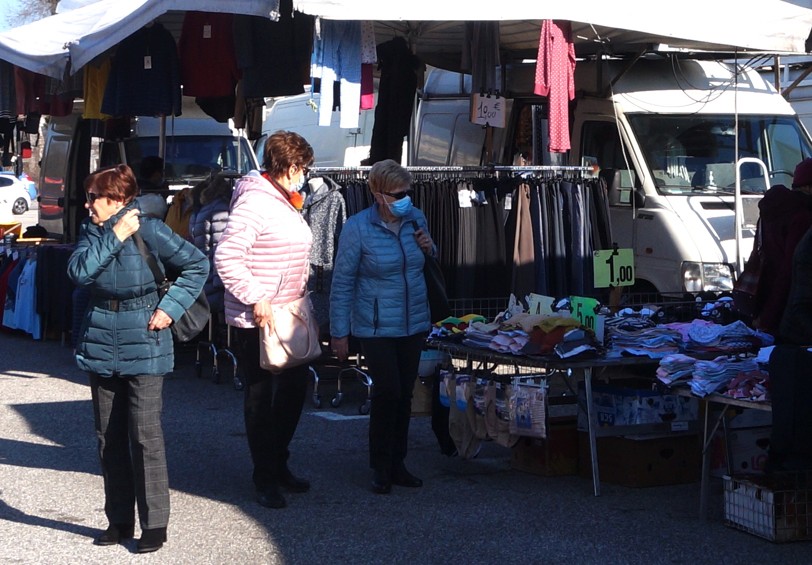 Gorizia, lavori ai Giardini pubblici: bancarelle del mercato in piazza Battisti